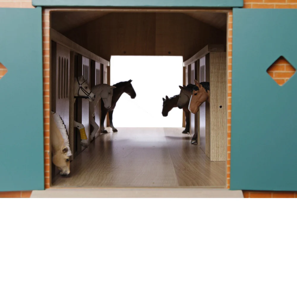 1:24 Large Horse Stable - Image 5