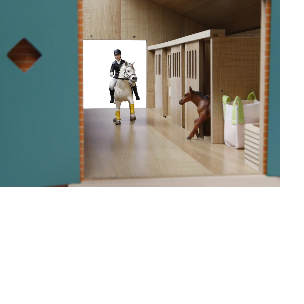 1:24 Large Horse Stable - Image 6