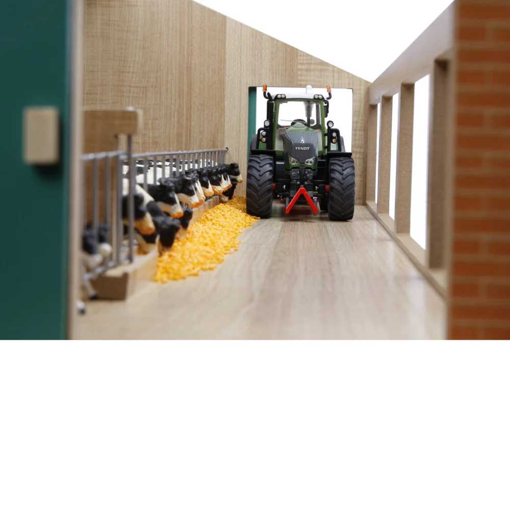 1:32 Cattle Shed with Milking Parlour - Image 4