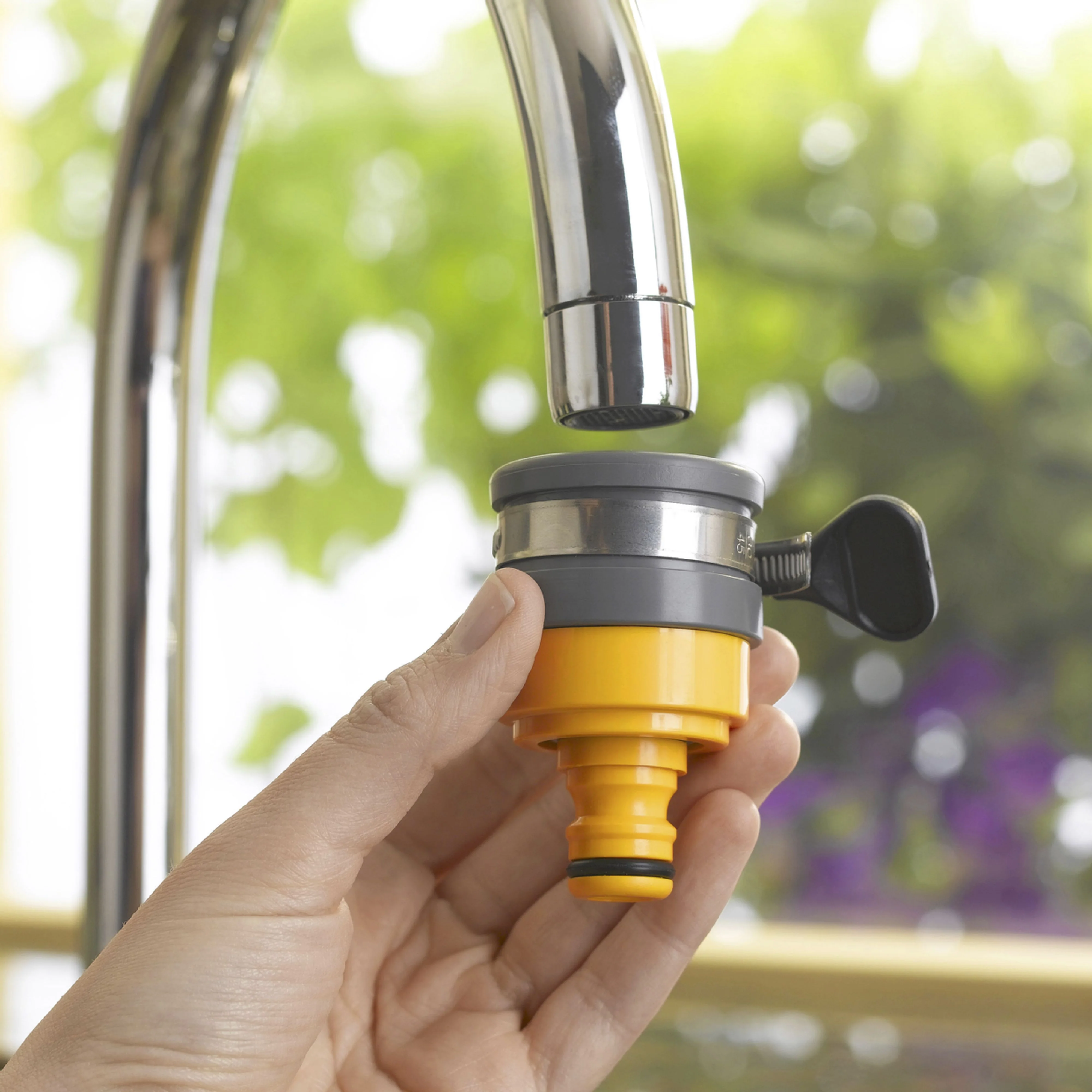 Hozelock Round Mixer Tap Connector - Image 3