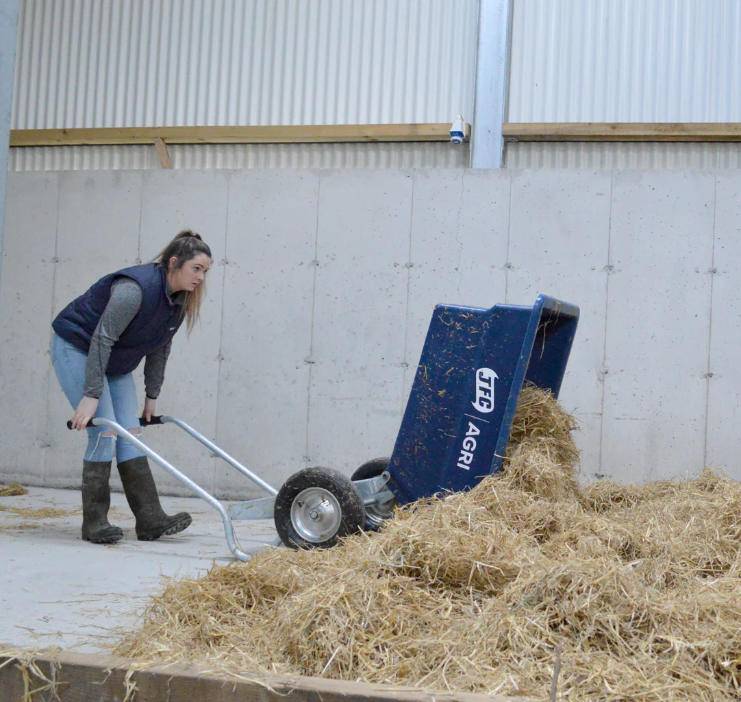 JFC 250L Tipping Wheelbarrow - Image 2