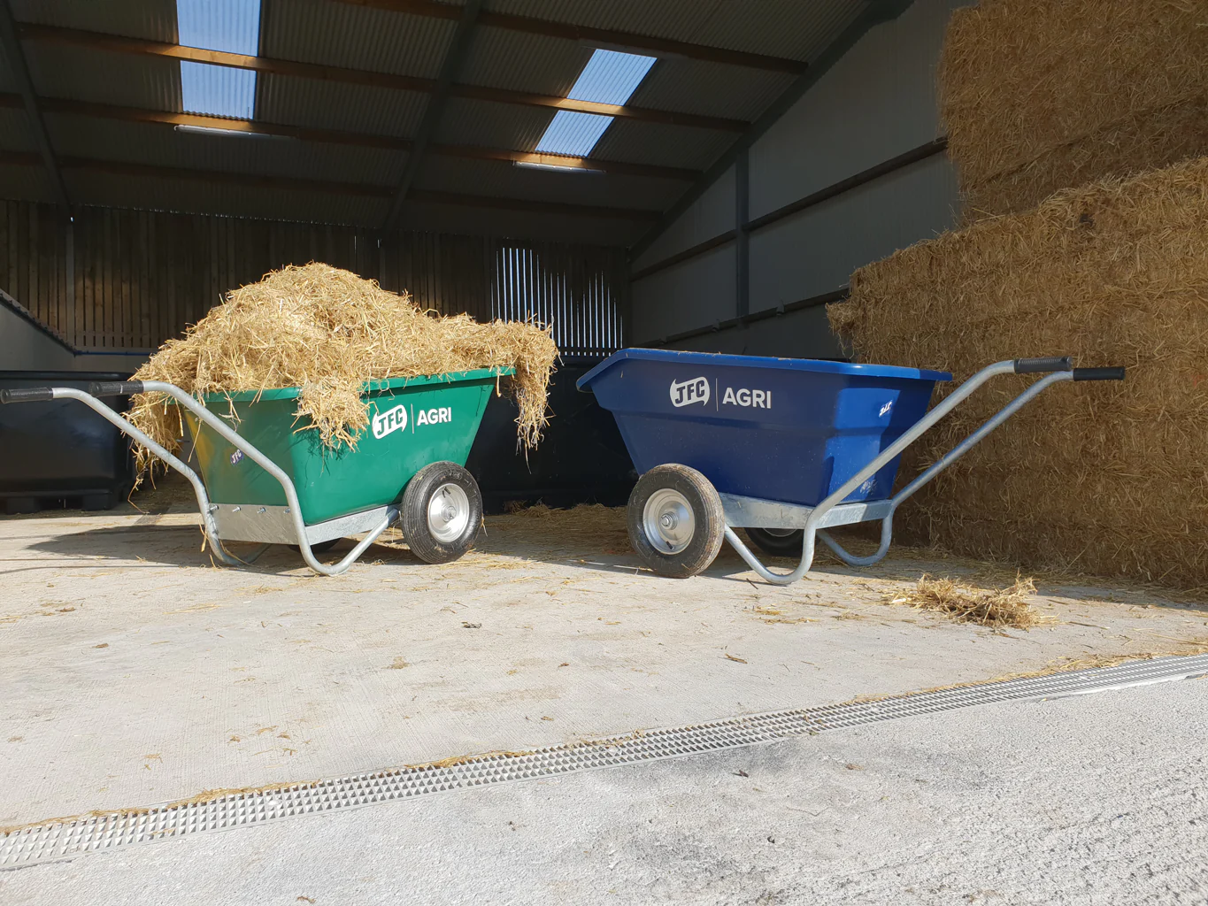 JFC 250L Tipping Wheelbarrow - Image 3